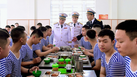Lập nhóm Zalo, gửi ảnh ngày nhập ngũ cho gia đình chiến sĩ