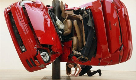 Kỳ lạ: Những ô-tô nát bươm vì tai nạn giá ngất ngưởng