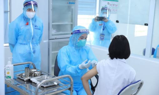 Thêm 4 ca Covid-19 mới, gần 44.300 người được tiêm vắc xin