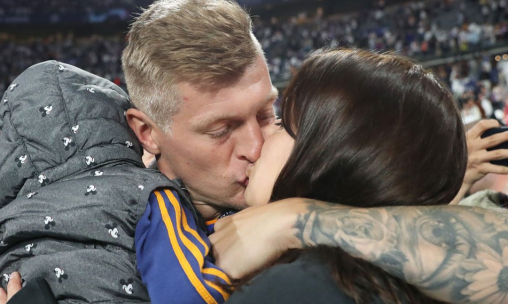 Tâm thư xúc động của vợ Toni Kroos trong ngày chồng giải nghệ