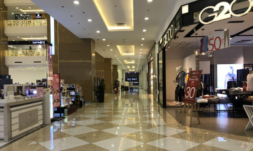 Sát ngày 8/3, trung tâm thương mại, cửa hàng ăn uống thưa vắng