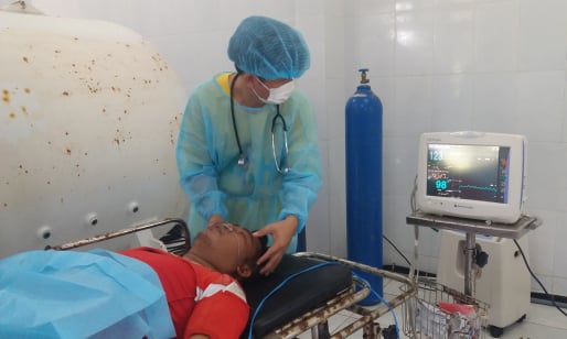 Bệnh xá đảo Song Tử Tây cứu ngư dân Bình Thuận lặn ở độ sâu khoảng 25m 