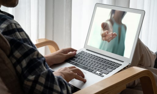 Lỡ nghiện phim “mát”, làm sao chữa?