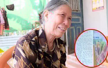 Thanh Hóa: Cụ bà đạp xe lên UBND xã tặng 1 triệu đồng chống dịch Covid-19