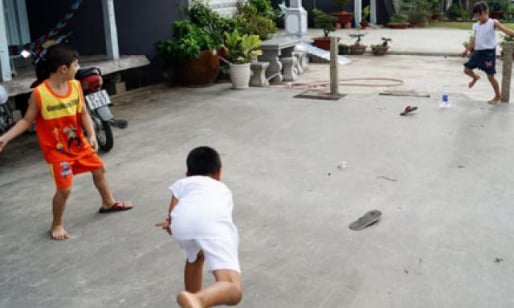 Trò chơi tạt lon một thời để nhớ