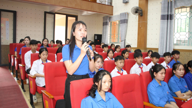 Lai Châu: Chủ tịch UBND huyện Than Uyên đối thoại với thanh thiếu niên