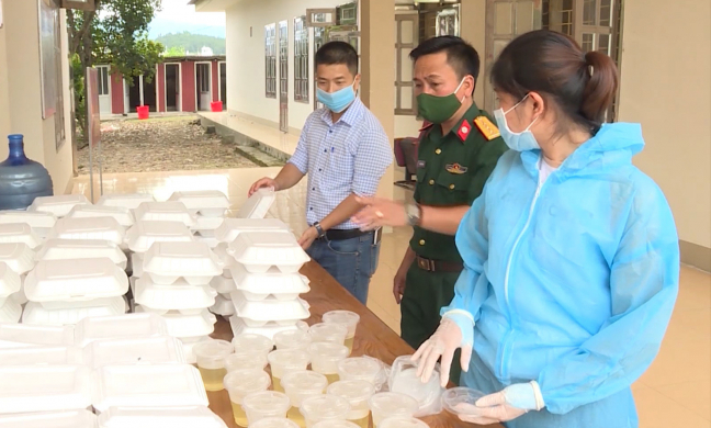 Chuyện những người lính quân y gác lại hạnh phúc riêng để chống Covid-19 đến cùng