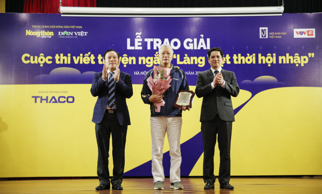Vinh danh 16 tác giả, tác phẩm xuất sắc tại cuộc thi viết 'Làng Việt thời hội nhập'