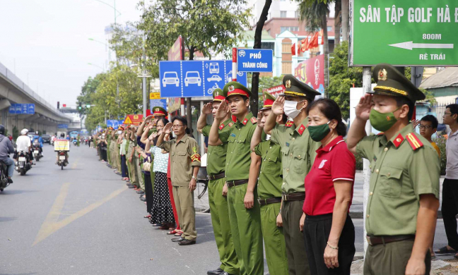 Người thân, đồng đội, người dân nghẹn ngào tiễn đưa 3 cảnh sát hy sinh khi chữa cháy quán karaoke