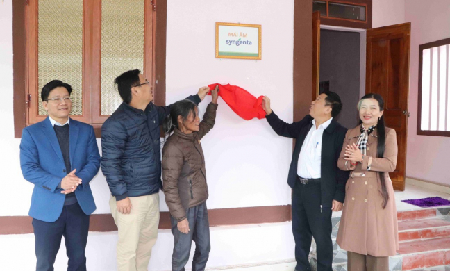 Trao tặng 8 căn nhà cho các hộ nghèo trong chương trình 'Mái Ấm Syngenta'