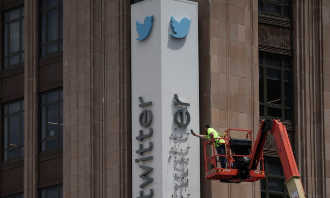 Đổi tên thành X, Twitter có thể 'bay' hàng tỷ USD