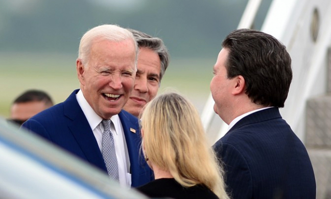Hình ảnh Tổng thống Mỹ Joe Biden tại sân bay Nội Bài, bắt đầu chuyến thăm chính thức Việt Nam