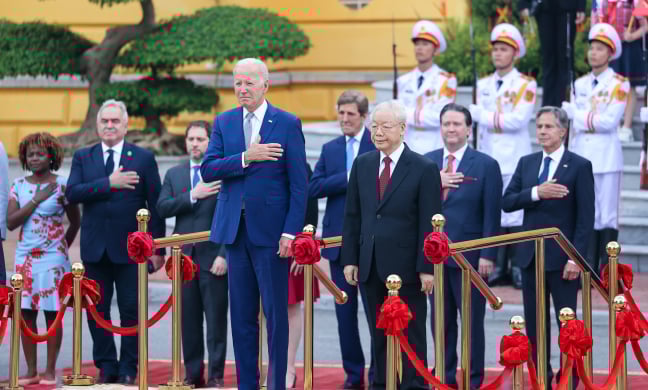 Cú 'bắt tay' 10 tỷ USD giữa Vietnam Airlines và Boeing trong chuyến thăm Việt Nam của Tổng thống Biden