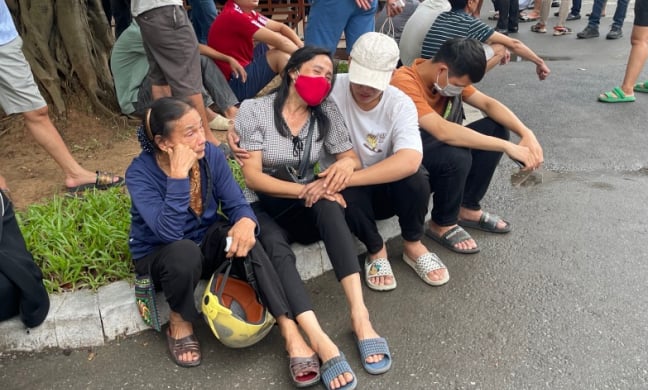 Vụ cháy chung cư mini ở Hà Nội: 'Con ơi là con, 10 giờ đêm qua con gọi điện nói 'vừa học xong' mà'...