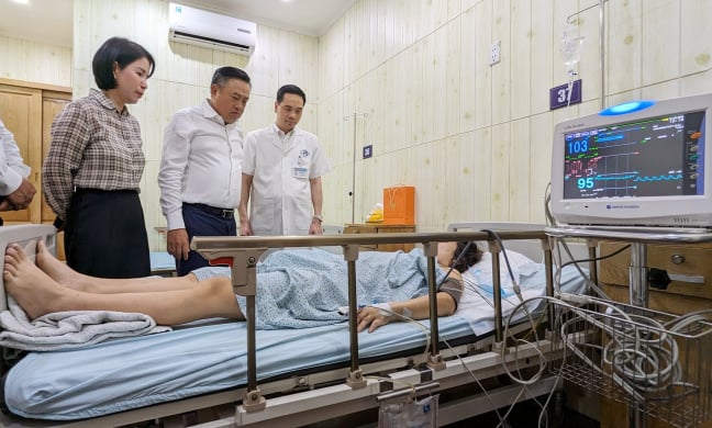 Chủ tịch Hà Nội Trần Sỹ Thanh rút ngắn chuyến công tác nước ngoài, đến thăm nạn nhân vụ cháy chung cư mini