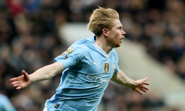 Man City thắng kịch tính Newcastle, HLV Guardiola khen De Bruyne hết lời