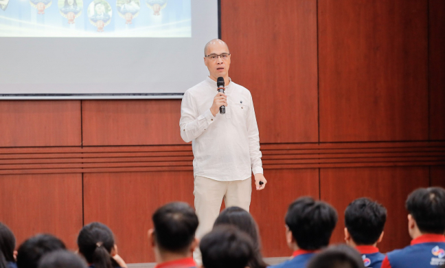 Điểm IELTS của Việt Nam bị tụt hạng 6 bậc: Chuyên gia cảnh báo điều gì?