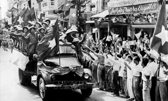 Ký ức Hà Nội: Câu chuyện nạn đói năm 1945 và giây phút chạm má vào huy chương ngày Giải phóng Thủ đô