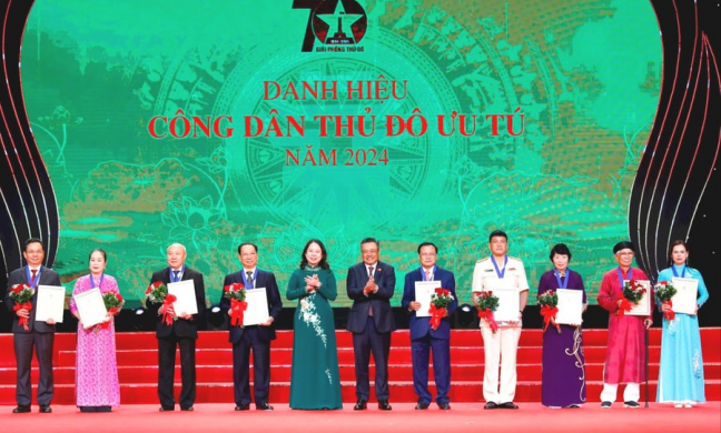 Nguyên Ủy viên Bộ Chính trị, nguyên Bí thư Hà Nội Phạm Quang Nghị nhận danh hiệu Công dân ưu tú Thủ đô
