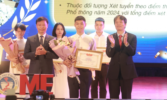Thủ khoa đầu vào Trường Đại học Kinh tế Quốc dân 2024: 29,4 điểm khối A01, IELTS 8.0