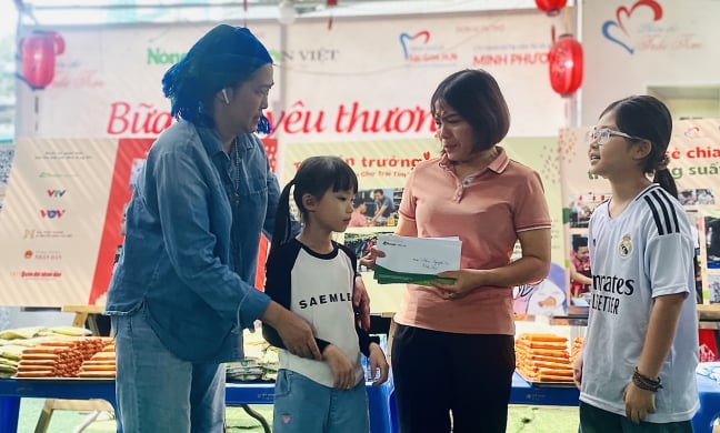 Gia đình thầy giáo bị chấn thương sọ não trong bão Yagi được 'tiếp lửa' từ Phiên Chợ Trái Tim