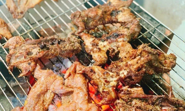 Đầu nguồn sông Tiền ở An Giang mùa nước lên, sản vật có chuột đồng nướng lu, ếch đồng nướng nguyên con