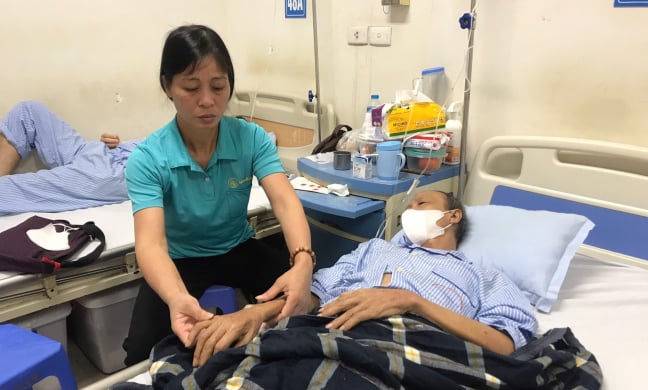 Người vợ khóc cạn nước mắt vì chồng bị ung thư máu