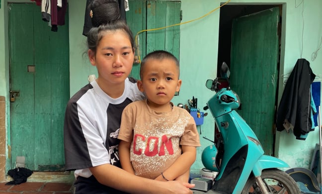 Bán cả đàn dê và mảnh ruộng cuối cùng không đủ cho con chữa bệnh ung thư xương