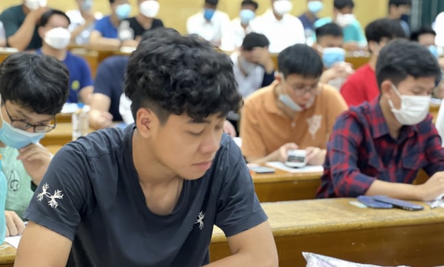 Thí sinh lo lắng lượng đăng ký thi tư duy tăng gấp 3, nhiều nơi hết chỗ: ĐH Bách khoa Hà Nội lý giải