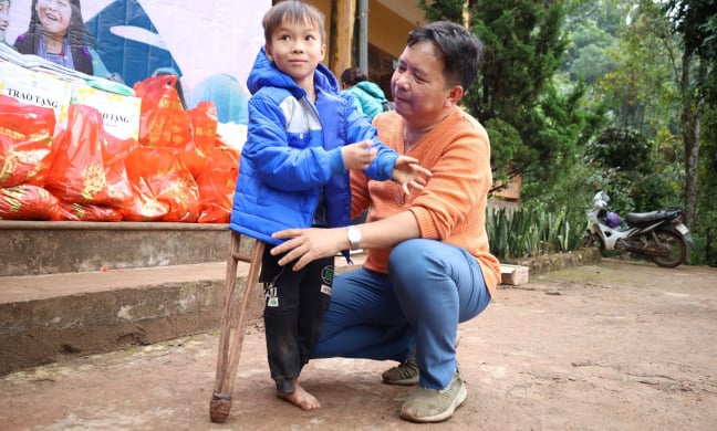 Chung tay mang Đông ấm tặng học sinh vùng cao Lào Cai