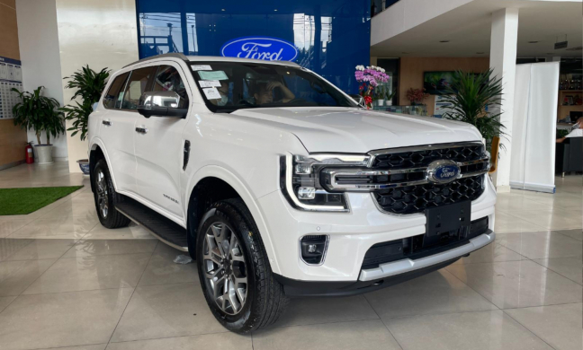 Giá xe Ford Everest lăn bánh tháng 6/2024: Giảm không 'phanh' đón đầu giảm 50% lệ phí trước bạ
