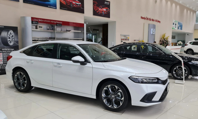 Giá xe Honda Civic lăn bánh tháng 7/2024: Đua giảm giá với xe lắp ráp Mazda 3, KIA K3