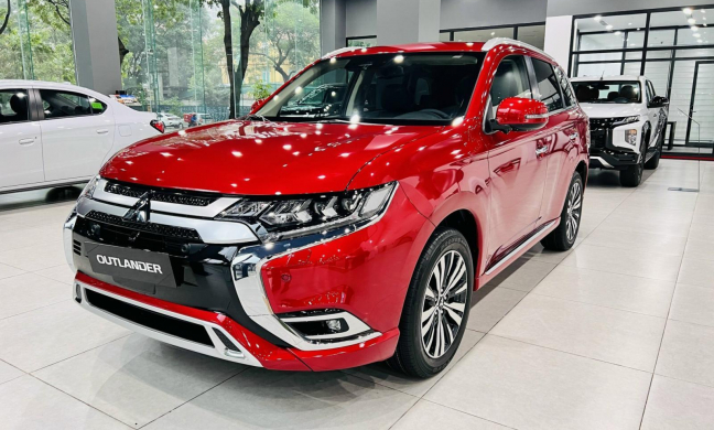 Giá xe Mitsubishi Outlander lăn bánh tháng 7/2024: Ưu đãi mạnh, giá ngang KIA Seltos