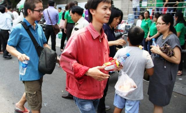 Hình ảnh xúc động sau vụ cháy khiến 13 người chết ở Sài Gòn