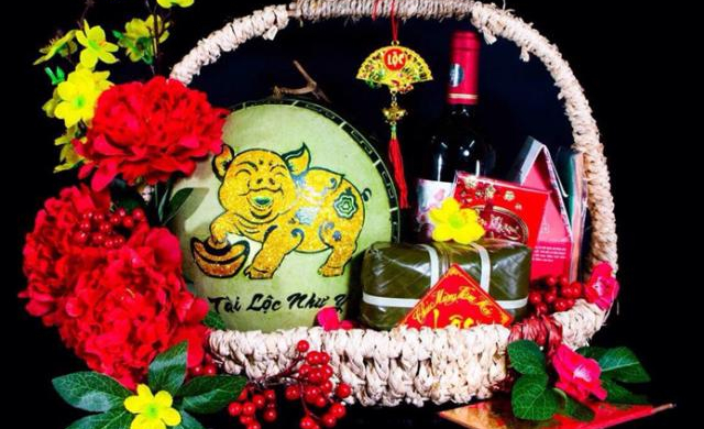 'Săn' dưa hấu hình heo chưng Tết, nghệ nhân bỏ túi chục triệu đồng