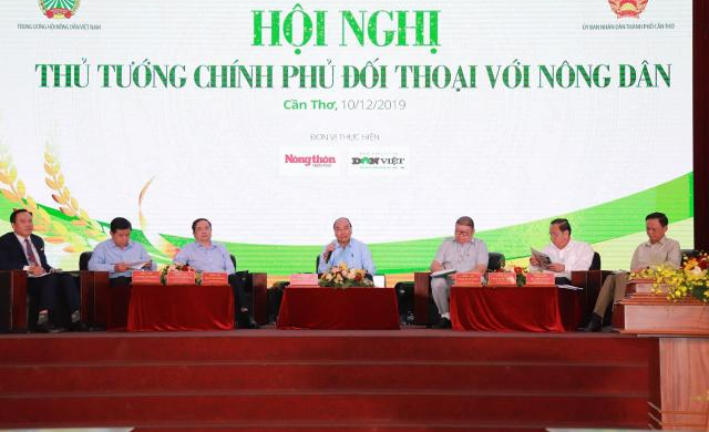 Các bộ trưởng hứa gì tại hội nghị Thủ tướng đối thoại với nông dân?