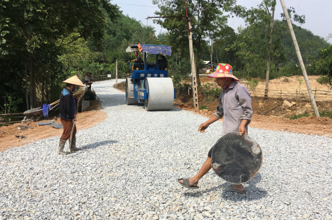 Người dân Mộc Châu: Góp tiền và hàng nghìn ngày công lao động XDNTM