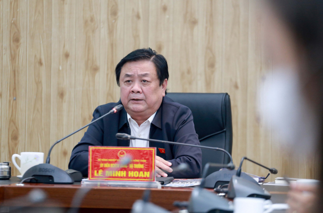 Bộ trưởng Lê Minh Hoan ăn cà na Thái và nỗi lo của ngành giống cây trồng Việt Nam