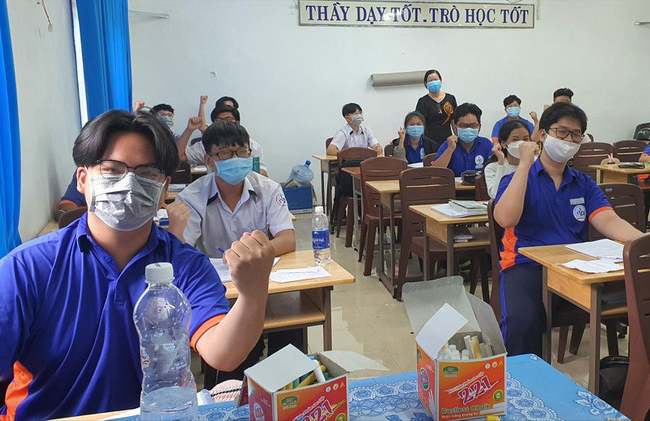 Hôm nay, nhiều địa phương cho học sinh trở lại trường