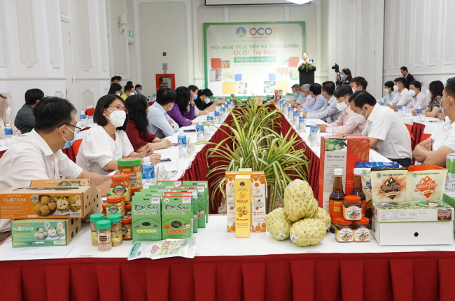 Tây Ninh chi hàng trăm tỉ đồng quảng bá bánh tráng muối ớt, mãng cầu, mật ong, dế mèn...