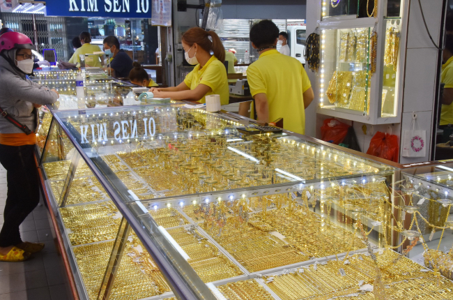 Giá vàng hôm nay 20-12: Vàng trang sức bật tăng cao