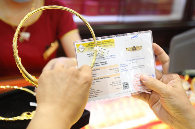 Thấy gì từ 'sóng' vàng năm 2021?