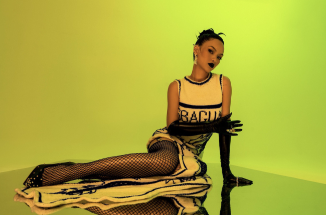 Bất ngờ ca sĩ mới phong cách y chang Rihanna