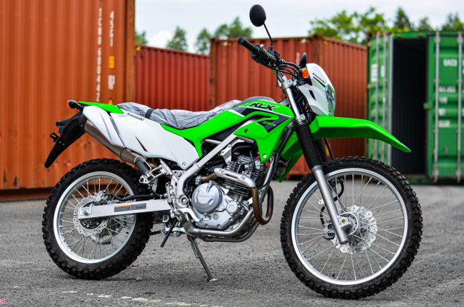 Xe cào cào Kawasaki KLX230 có giá ngang Honda SH 350i