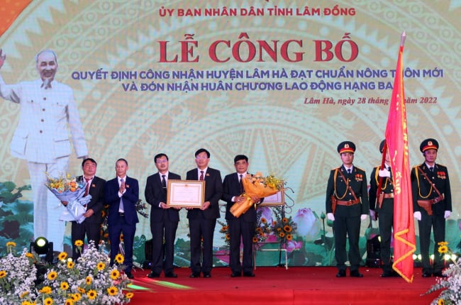Huyện Lâm Hà về đích nông thôn mới, đón nhận Huân chương lao động hạng Ba của Chủ tịch nước