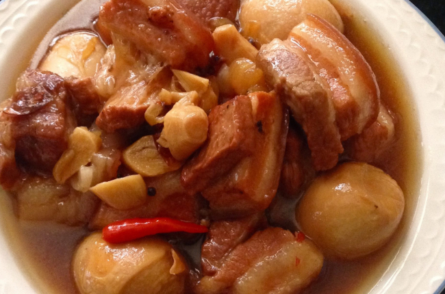 Ngoại tôi kho hột vịt