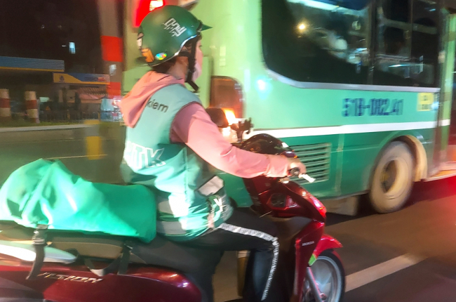 Hiểm nguy theo những đơn hàng ban đêm