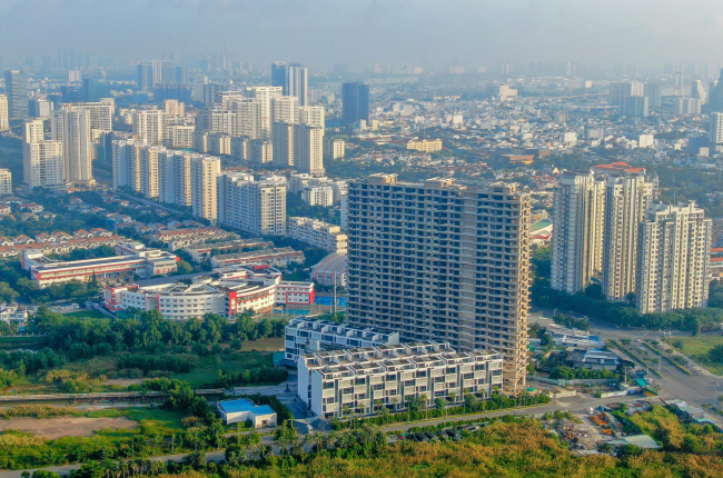Ôm tiền chờ săn dự án bất động sản