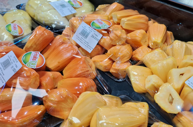 Mít ruột đỏ giá vài trăm ngàn đồng một ký vẫn hút hàng