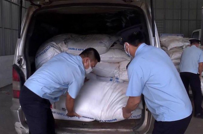 Mạnh tay ngăn chặn nạn buôn lậu, gian lận thương mại dịp cuối năm